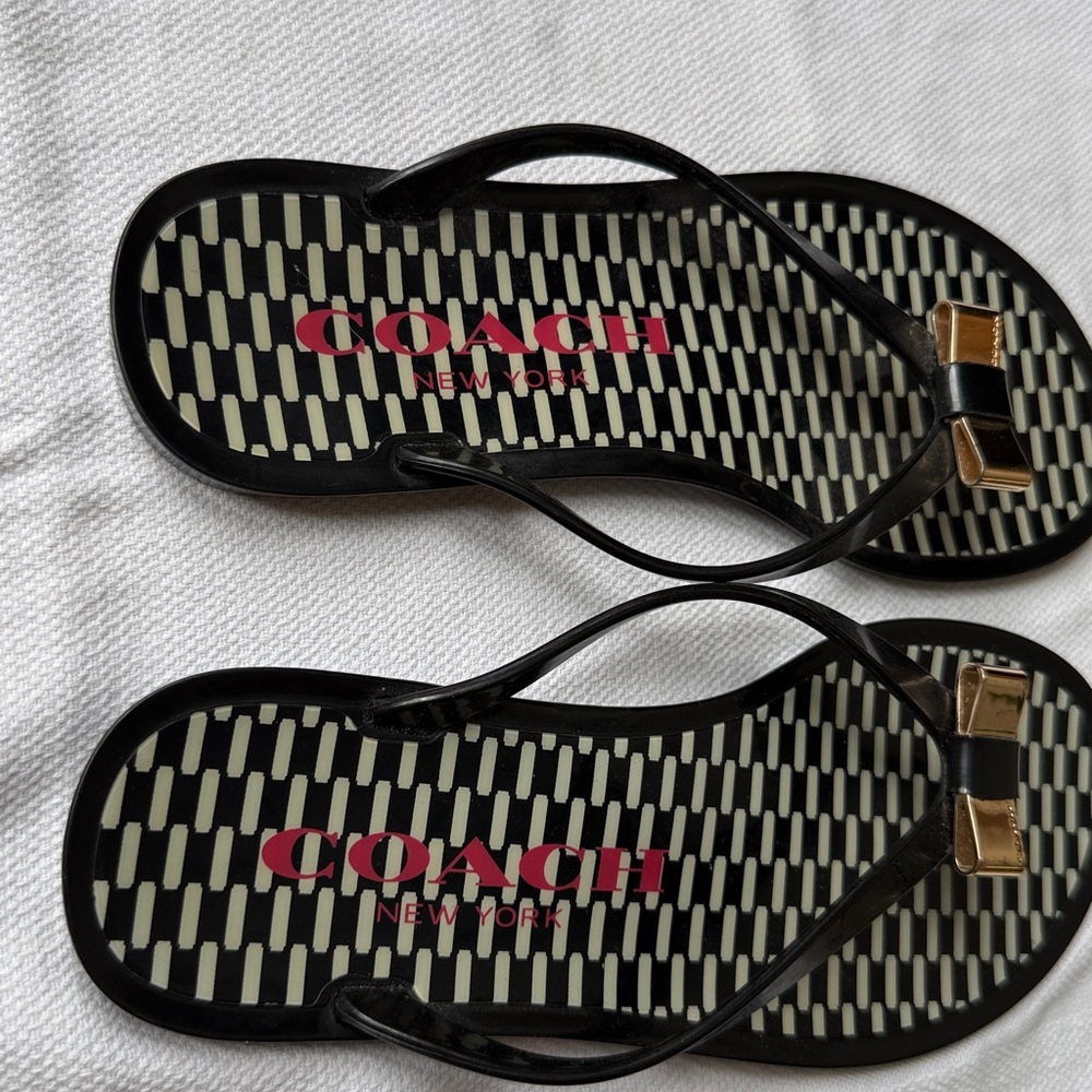 Coach Landon Jelly Thong Sandals With Gold Metal Bow Size 7 - Picture 4 of 10